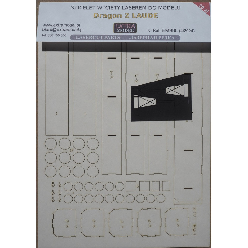 "Dragon 2" Laude - lenkiškas elektrinis lokomotyvas ir du vagonai - platformos - lazeriu pjautos detalės