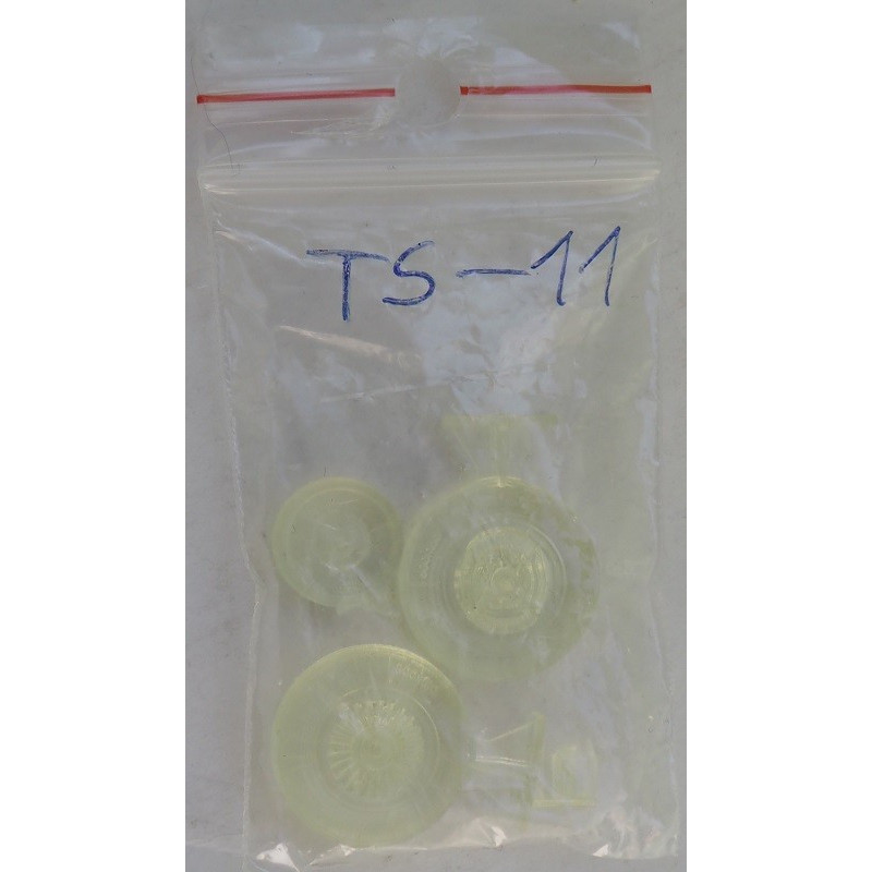 TS-11 "Iskra" – the Polish training - combat aircraft - the plastic wheels